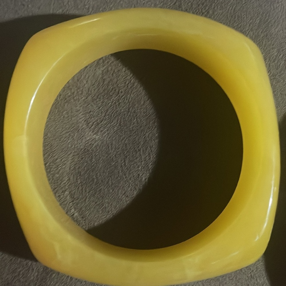 Vintage Lucite Yellow And Brown Square Bangles - image 3